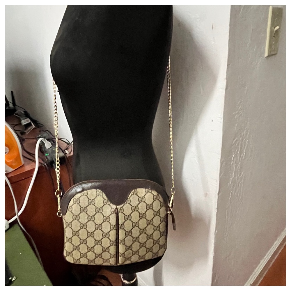 Authentic Gucci Women Cross body Bag - Picture 2 of 10